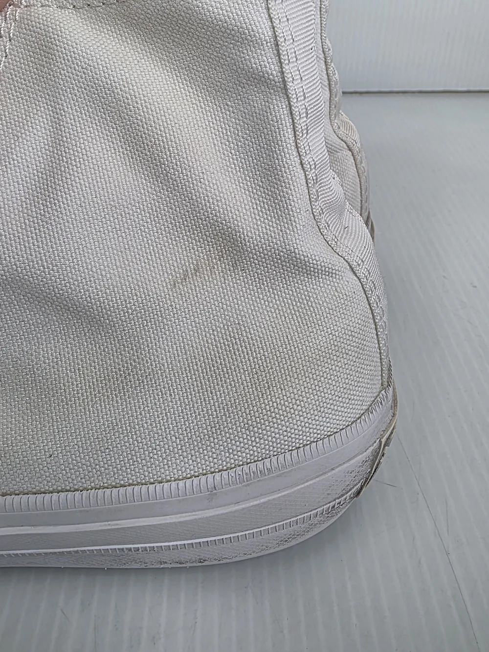 Converse High Top Sneakers - Off White Kids Sz 6
